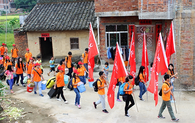 志愿者抵达服务点