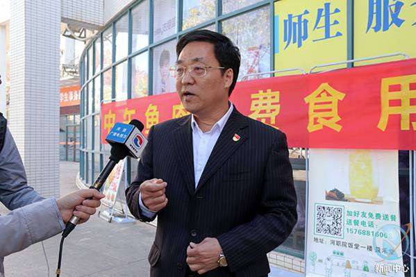 王小宁副校长接受采访