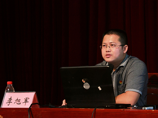 团市委副调研员李旭军授课