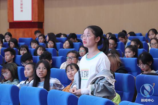 学生回答发言 学生回答发言