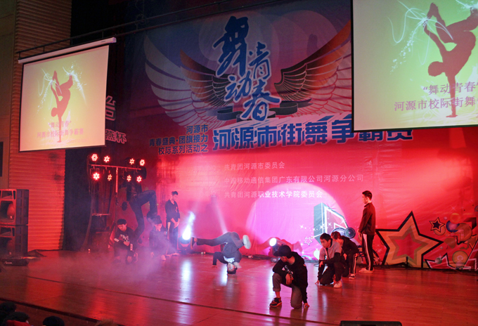 英姿飒爽的舞者