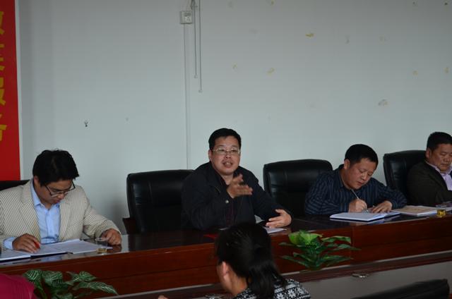 韦荣副书记寄语图书馆人员