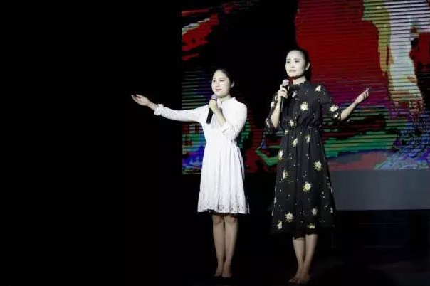 我校学生朗诵《板凳妈妈》