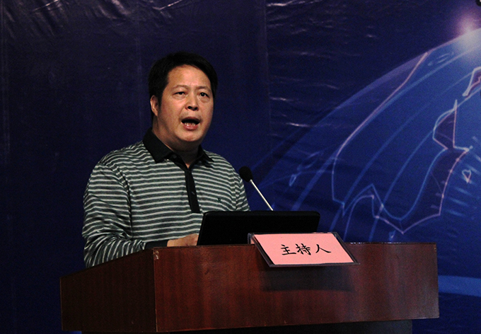 我校副校长、河源市计算机学会荣誉会长陈农心致欢迎辞