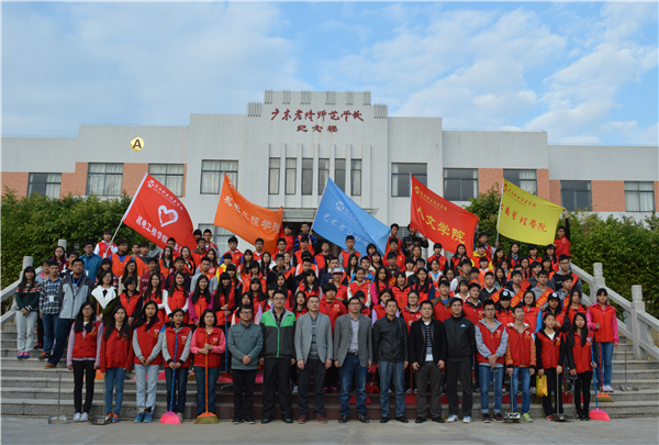 参加行动的志愿者们