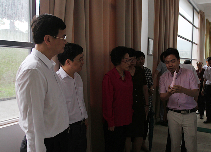 参观3D成型实训室