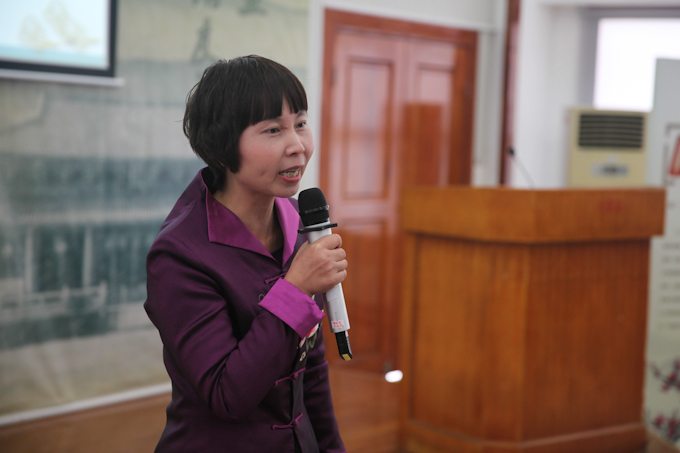 本课由我校郑尔君老师主持、主讲